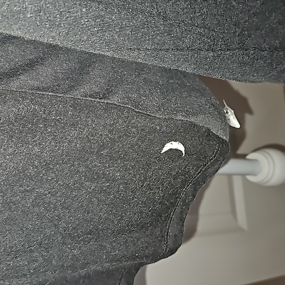 Jessica Simpson Activewear Women Cut out back with twist T-shirts Top Size M - Picture 8 of 12